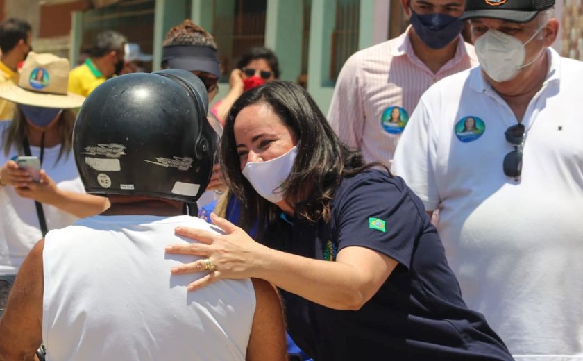 Fabiana Pessoa é recebida com carinho na Canafistula