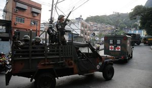 Forças Armadas montam estrutura na mata para prender criminosos na Rocinha