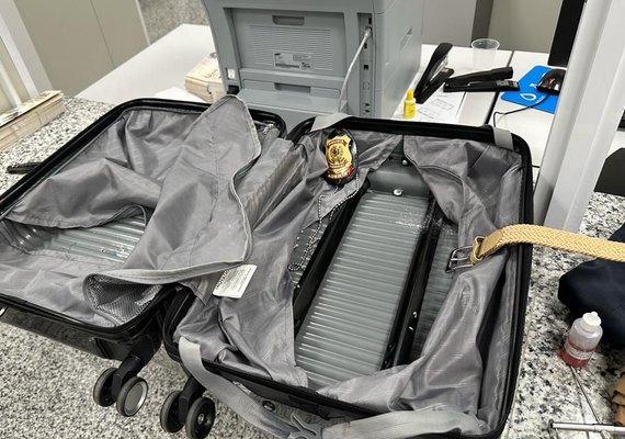 Estrangeiro é preso transportando 4,6 kg de cocaína em aeroporto de Maceió