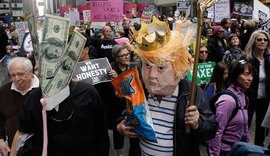 Protestos nos EUA exigem que Trump divulgue declaração do imposto de renda