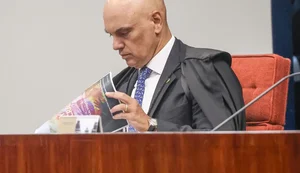 Moraes abre ação contra Flávio Bolsonaro por suposta calúnia a Lula