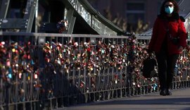 Manifestantes marcham contra restrições da Covid no noroeste da Europa