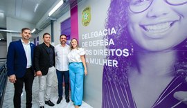 'Nenhum feminicídio em agosto', celebra Paulo Dantas em visita à delegacia da Mulher 24 horas