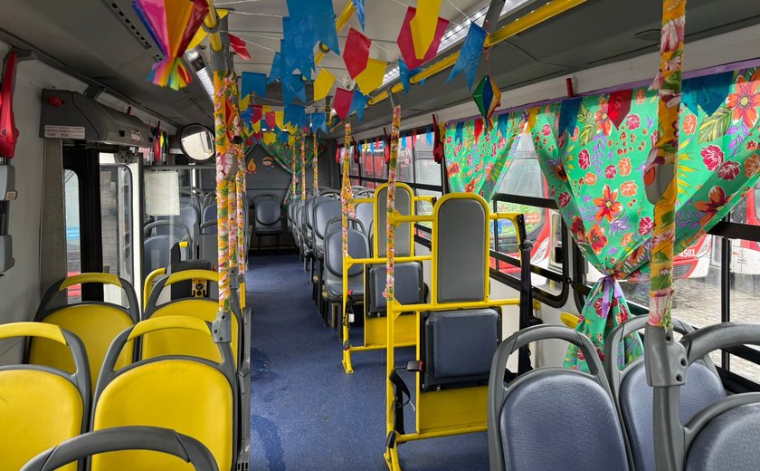'Ônibus do Forró' leva música, alegria e o clima junino para passageiros de Maceió