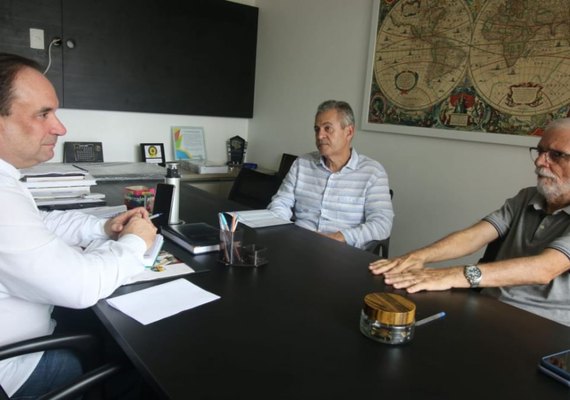 Luciano Barbosa articula rede de enfrentamento ao Covid-19 em Arapiraca