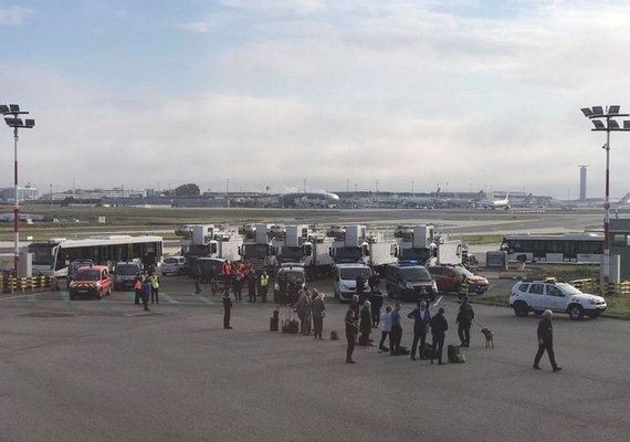 Avião é evacuado em Paris após relato de ameaça de segurança