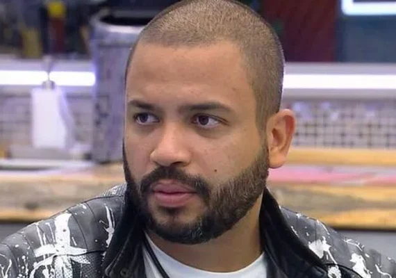 Projota tem casa invadida e é feito refém com os filhos por criminosos