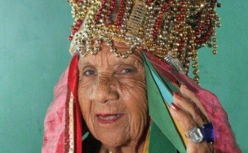 Referência no Guerreiro alagoano, Mestra Maria Flor morre aos 88 anos