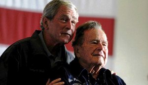 Aos 92 anos, ex-presidente George H. W. Bush é hospitalizado em Houston