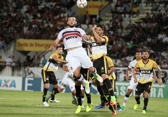 Criciúma arranca virada no fim e Santa Cruz conhece 4ª derrota seguida