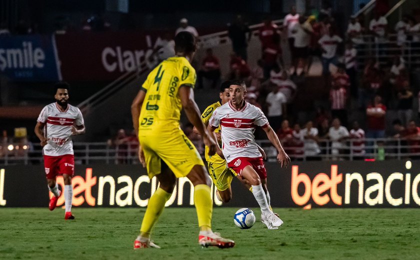 CRB toma gol no final e perde para o Mirassol no Estádio Rei Pelé