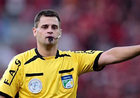 Rafael Traci, da federação catarinense, apita confronto entre CSA e Corinthians