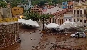 Em trégua das chuvas, Piranhas inicia operação de limpeza no Centro Histórico