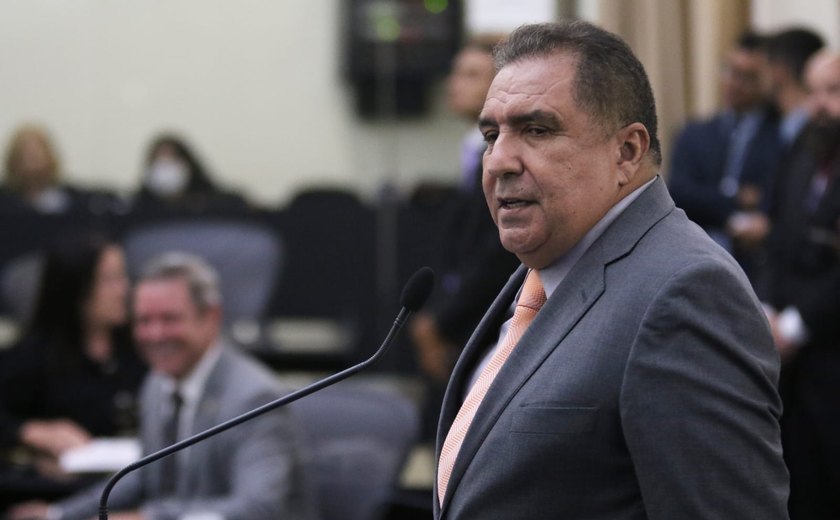 Deputado Inácio Loiola denuncia no MP/AL má prestação de serviços da Águas do Sertão em Piranhas