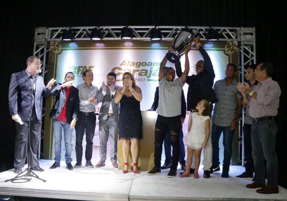 Tricampeão, CRB domina seleção do Campeonato Alagoano de 2017 com cinco atletas