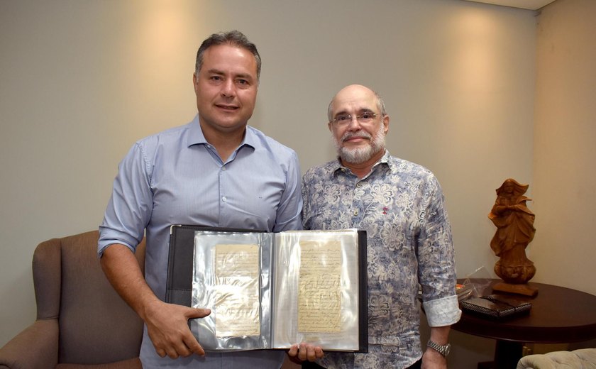 Coleção de cartas manuscritas de Graciliano Ramos são doadas ao Arquivo Público de Alagoas