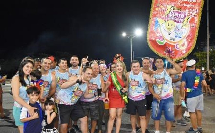 Bloco Curto Circuito esbanja energia no Jaraguá Folia