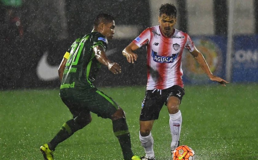 Chapecoense vence colombianos e chega à semifinal da Sul-Americana