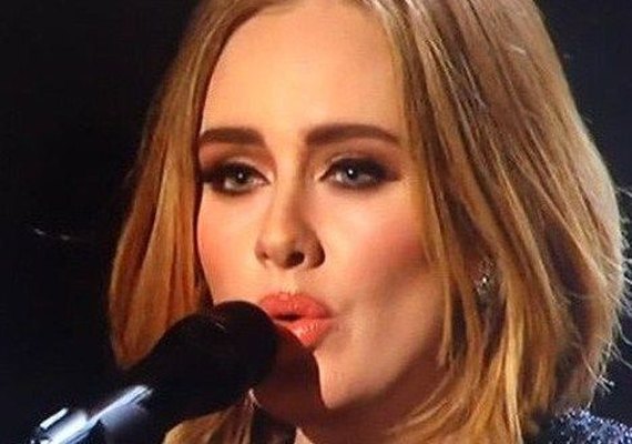 Adele está grávida do segundo filho com Simon Konecki, diz site