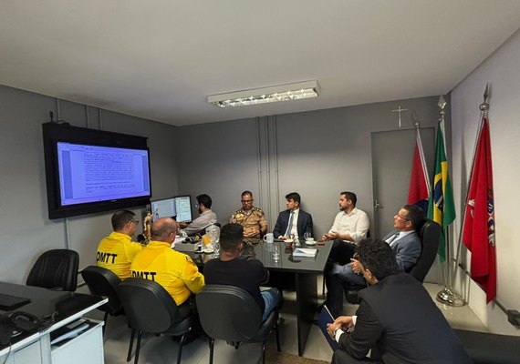 Ministério Público discute irregularidades na locação de motos aquáticas na orla de Maceió