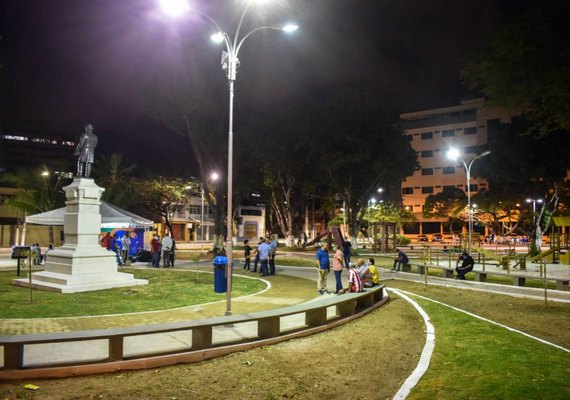 Rui Palmeira entrega Praça Sinimbu totalmente revitalizada