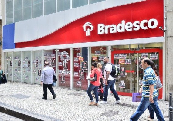 Banco Bradesco deve indenizar mulher que ficou na fila por mais de 2 horas
