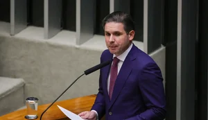 Decisão de Flávio Dino sobre penduricalhos foi 'feliz', diz Hugo Motta