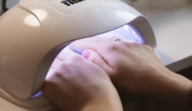 Estudo alerta sobre o perigo das cabines de secagem de unhas em gel