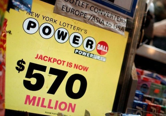 Por que americana que ganhou R$ 1,8 bilhão em loteria não pode receber o prêmio