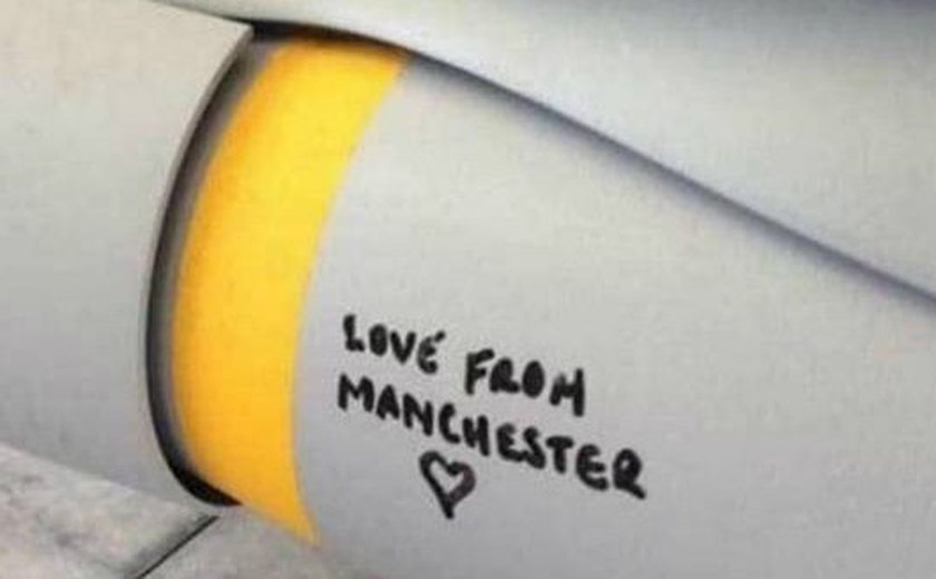 'Com amor, de Manchester', escreve Força Aérea em bomba para o Estado Islâmico