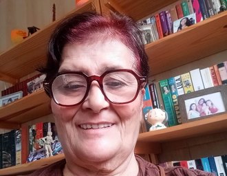 Jornalista Olívia de Cássia lança seu sexto livro 'Entre tombos e quedas – Reflexões'
