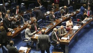 Senado aprova texto final da PEC do Teto sem alterações