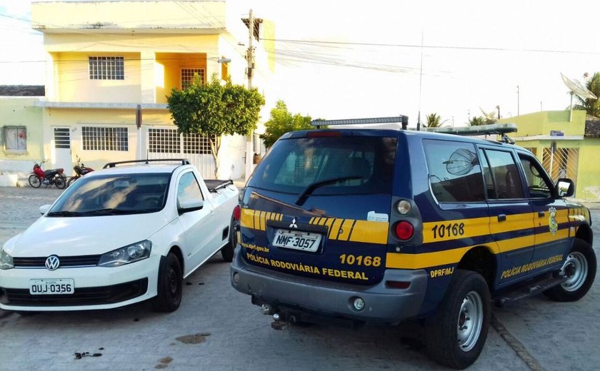 No município de Ouro Branco, veículo clonado é recuperado pela PRF na BR-423