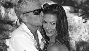 Zeta-Jones sobre Michael Douglas após câncer: 'Bem saudável'