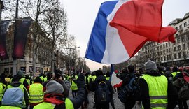 Coletes amarelos vão às ruas na França no 5º sábado de protestos