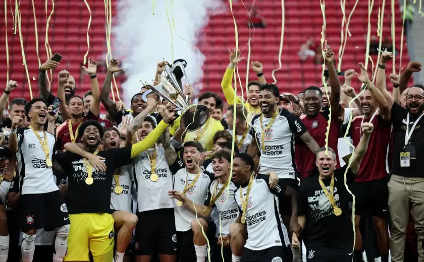 Corinthians vence Flamengo e é bicampeão da Supercopa Rei