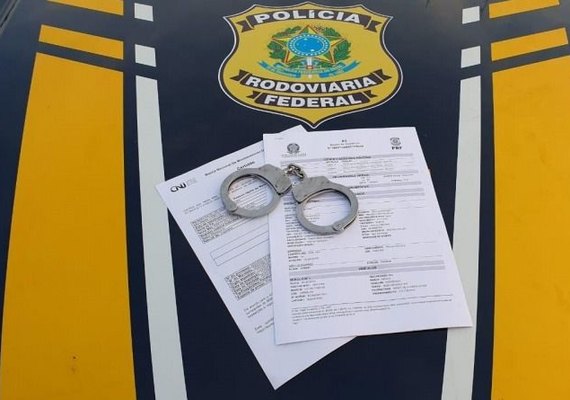 PRF prende três pessoas por crimes distintos em Alagoas