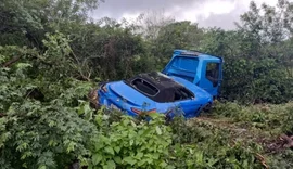 Carro de luxo danificado em acidente com caminhão-guincho era prêmio da rifa dos gêmeos