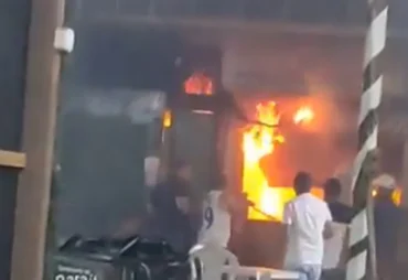 Incêndio atinge quiosque em food park de Satuba, mas é controlado por funcionários