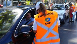 Ação em escolas orienta pais sobre o uso da cadeirinha