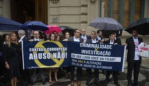 Protesto no Rio de Janeiro pede veto integral à Lei de Abuso de Autoridade