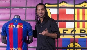 Ronaldinho Gaúcho assina contrato e se torna embaixador do Barcelona