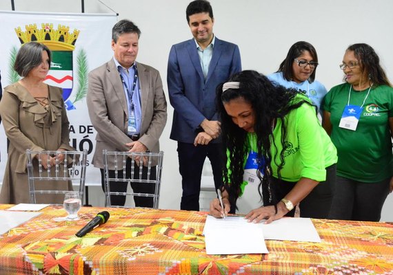 MPT e cooperativas comemoram convênio para coleta seletiva domiciliar
