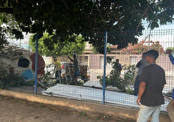 Seduc isola escola em Arapiraca após tombamento de caixa de água