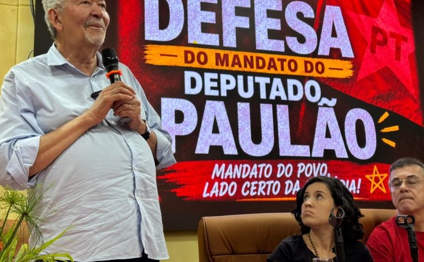 PT realiza ato em defesa do mandato do deputado Paulão
