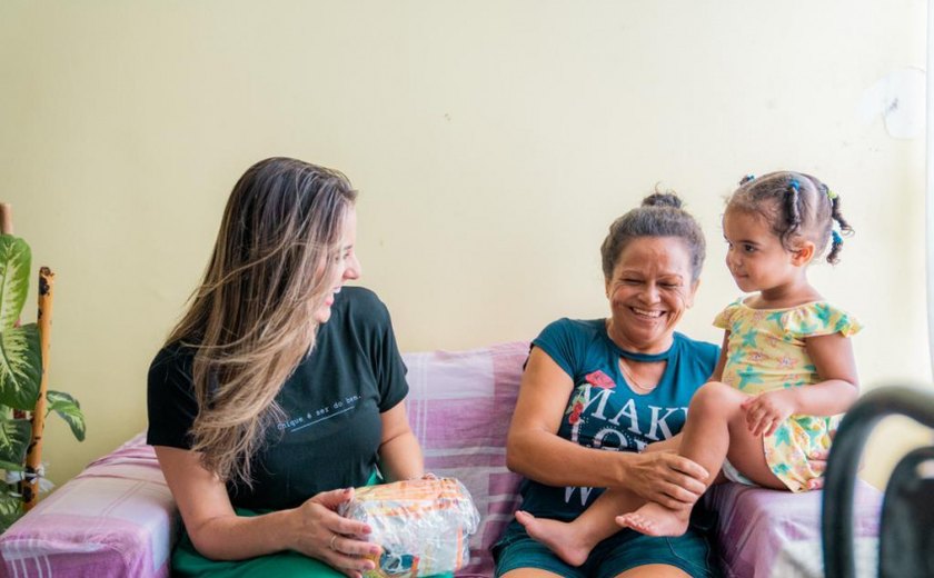 Programa Leite é Massa distribui 18 mil kits do alimento para crianças em vulnerabilidade social