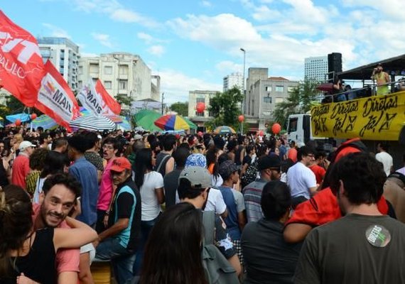 Ato-show em São Paulo pede eleições diretas