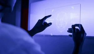 Flávio Bolsonaro e PL lideram uso indevido de inteligência artificial, diz observatório