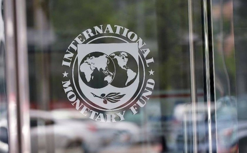 FMI melhora projeções para a economia global, mas condiciona ao ritmo de vacinação