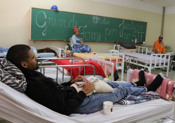 Grevistas de fome passam a fazer uso de camas hospitalares e cadeiras de rodas